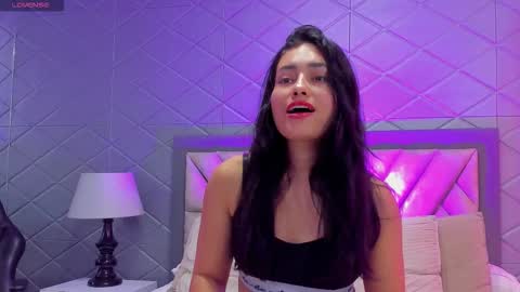 Snapshot of violetrousse chatting on November 2025 02:39:01 PM Violet Rousse online show from November 2025 02:39:01 PM