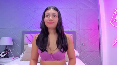 Snapshot of violetrousse chatting on December 2025 04:16:01 PM Violet Rousse online show from December 2025 04:16:01 PM