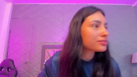 Snapshot of violetrousse chatting on December 2025 05:52:02 PM Violet Rousse online show from December 2025 05:52:02 PM