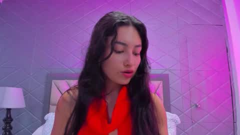 Snapshot of violetrousse chatting on December 2025 04:13:01 PM Violet Rousse online show from December 2025 04:13:01 PM