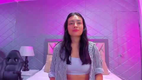 Snapshot of violetrousse chatting on December 2025 05:09:02 PM Violet Rousse online show from December 2025 05:09:02 PM