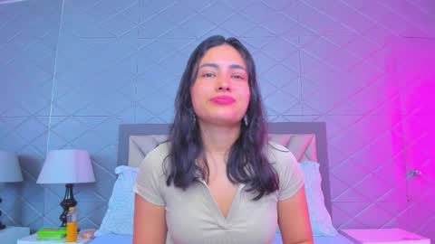 Snapshot of violetrousse chatting on February 2026 03:05:01 PM Violet Rousse online show from February 2026 03:05:01 PM