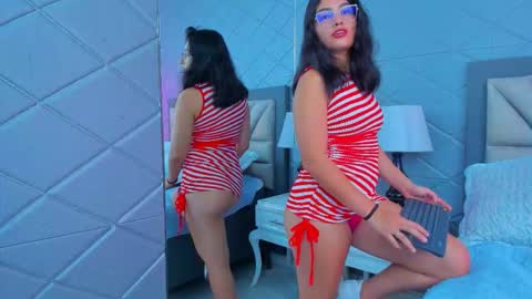 Snapshot of violetrousse chatting on February 2026 06:15:01 PM Violet Rousse online show from February 2026 06:15:01 PM