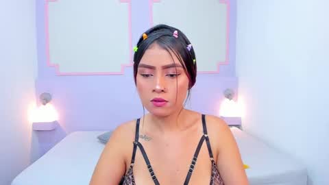 Snapshot of violetsmith7 chatting on December 2024 09:45:01 PM violetsmith online show from December 2024 09:45:01 PM