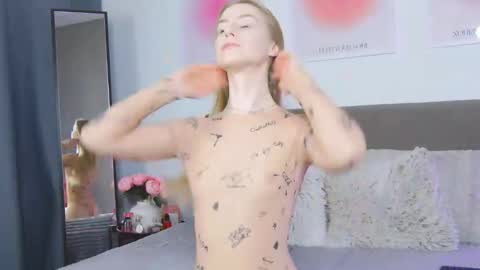 Snapshot of violetswone chatting on November 2025 06:34:01 AM VioletSwone online show from November 2025 06:34:01 AM