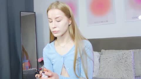 Snapshot of violetswone chatting on November 2025 06:13:01 AM VioletSwone online show from November 2025 06:13:01 AM