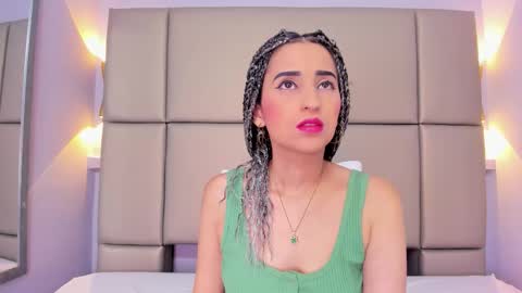 Violett  online show from November 2025 12:15:02 PM