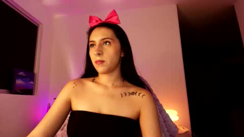 Snapshot of violettastars chatting on October 2025 04:57:01 AM Violetta....Follow me in Twitter... online show from October 2025 04:57:01 AM