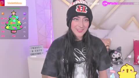 Snapshot of violettbloss chatting on December 2024 10:42:02 PM Violeta online show from December 2024 10:42:02 PM