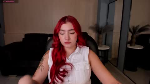 Snapshot of violettcastel chatting on September 2025 04:23:02 PM Violett Castel online show from September 2025 04:23:02 PM