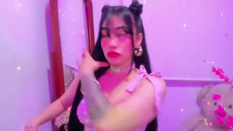 Snapshot of violette_laurent chatting on May 2026 03:12:01 AM violette_laurent online show from May 2026 03:12:01 AM