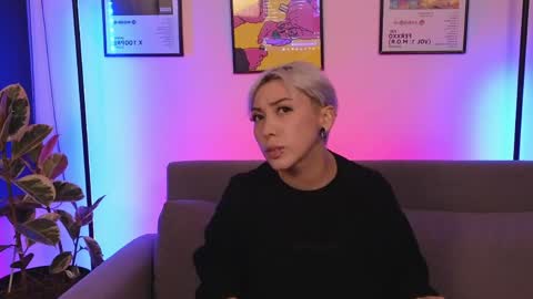 Violet online show from April 2026 12:49:02 AM