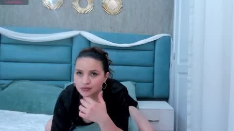 violet rossy online show from April 2026 08:01:02 PM