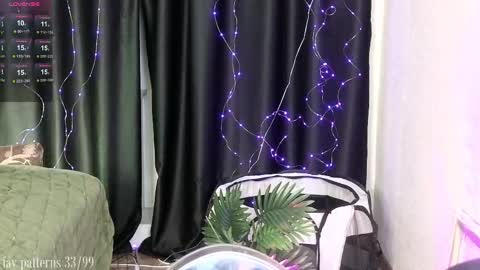 Snapshot of violetvio1ator chatting on February 2025 03:52:01 PM Dommy mommy online show from February 2025 03:52:01 PM