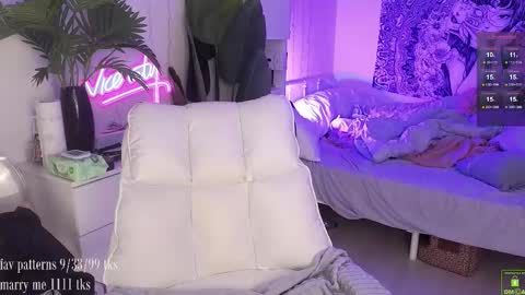 Snapshot of violetvio1ator chatting on September 2025 05:09:02 AM Dommy mommy online show from September 2025 05:09:02 AM