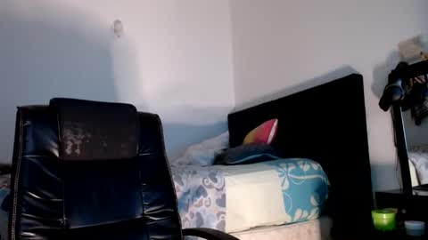 Snapshot of violetwitch05 chatting on December 2024 05:19:01 PM Violet online show from December 2024 05:19:01 PM