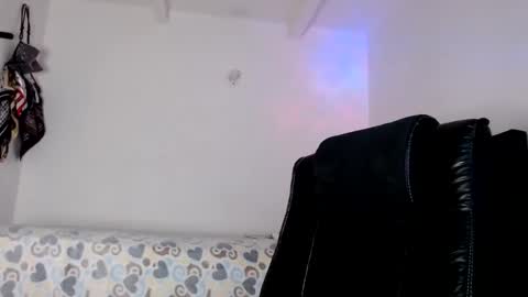 Snapshot of violetwitch05 chatting on January 2025 04:48:01 PM Violet online show from January 2025 04:48:01 PM