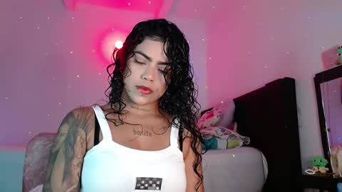 Snapshot of violetwitch05 chatting on January 2025 06:39:01 PM Violet online show from January 2025 06:39:01 PM
