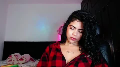 Snapshot of violetwitch05 chatting on September 2025 05:55:02 AM Violet online show from September 2025 05:55:02 AM