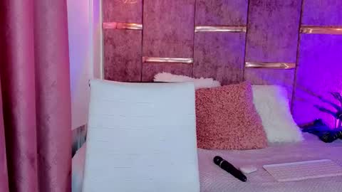 viollettebylyly online show from October 2025 12:01:02 PM