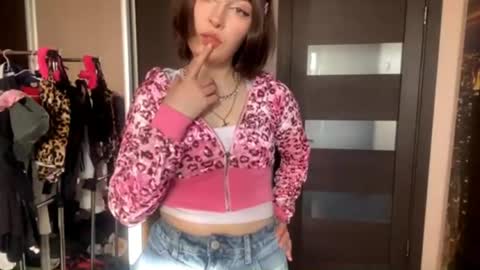 Snapshot of virusdoll chatting on April 2026 01:51:02 PM virusdoll online show from April 2026 01:51:02 PM