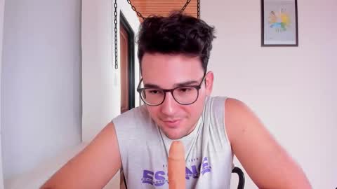 Vito Ferrer online show from October 2025 03:33:02 PM