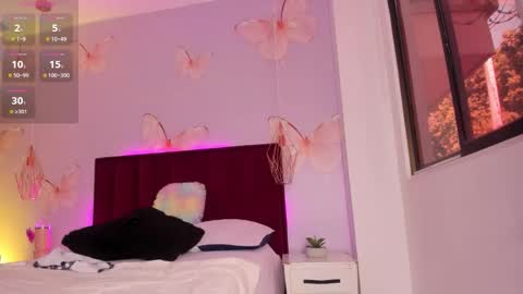 Viviana  online show from September 2025 08:41:01 PM