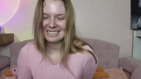 Snapshot of vivian_alison chatting on May 2026 06:48:02 PM vivian_alison online show from May 2026 06:48:02 PM