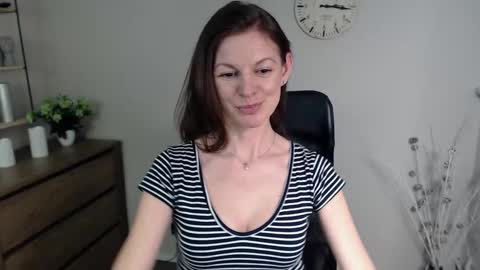 Vivian online show from January 2025 01:13:01 PM