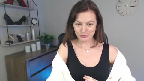 Vivian online show from March 2025 10:33:02 AM