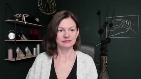 Vivian online show from October 2025 05:52:01 AM