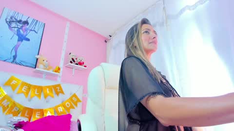 Snapshot of vivianne_scott chatting on December 2024 06:42:02 PM Vivi online show from December 2024 06:42:02 PM