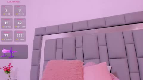 Snapshot of vivianne_scott chatting on September 2025 12:10:01 PM Vivi online show from September 2025 12:10:01 PM