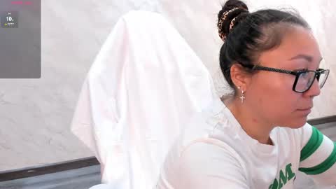 Snapshot of vivien_montclair chatting on July 2026 06:47:02 AM Vivien online show from July 2026 06:47:02 AM