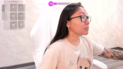 Snapshot of vivien_montclair chatting on July 2026 12:04:02 AM Vivien online show from July 2026 12:04:02 AM