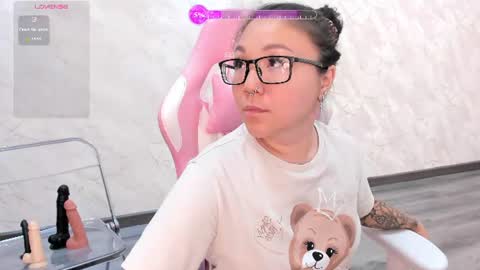 Snapshot of vivien_montclair chatting on July 2026 01:08:01 AM Vivien online show from July 2026 01:08:01 AM