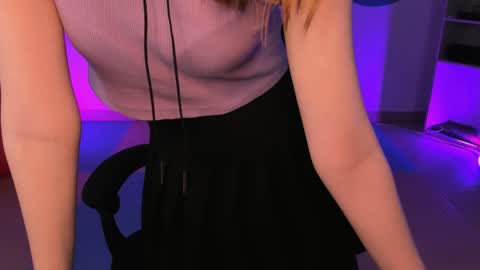 Vivien online show from December 2024 04:17:01 PM
