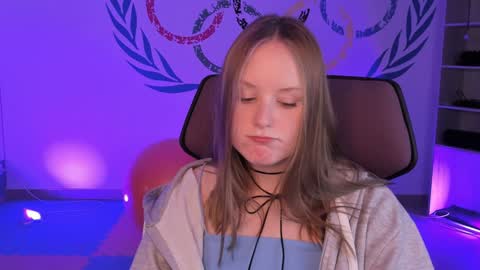 Vivien online show from December 2024 07:07:02 PM