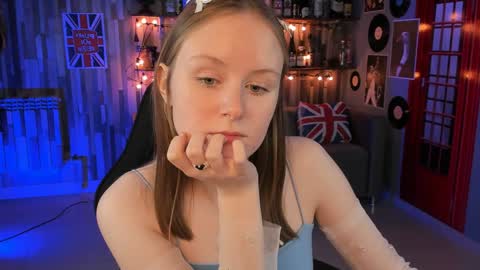 Vivien online show from December 2024 08:32:01 PM