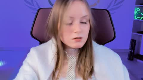 Vivien online show from February 2025 08:31:01 PM