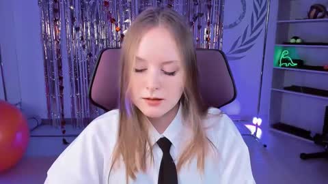 Vivien online show from March 2025 09:06:02 AM