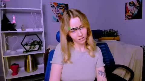 Snapshot of vivienne_sweet chatting on February 2025 08:39:01 PM Vivi online show from February 2025 08:39:01 PM