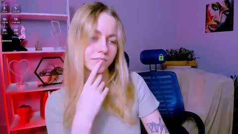 Snapshot of vivienne_sweet chatting on March 2025 12:17:02 AM Vivi online show from March 2025 12:17:02 AM