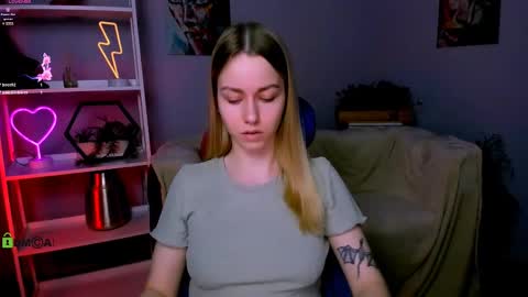 Snapshot of vivienne_sweet chatting on March 2025 11:24:02 PM Vivi online show from March 2025 11:24:02 PM