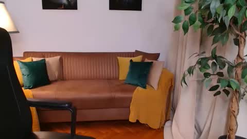 Vivienne online show from March 2026 04:36:01 PM