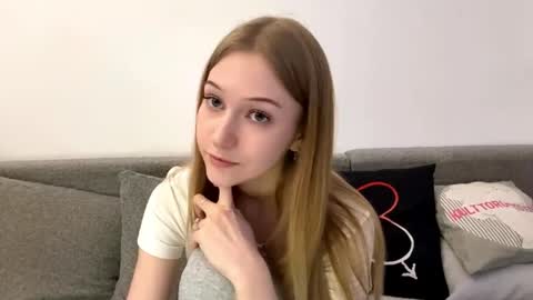 Snapshot of viviennewanko chatting on April 2026 03:22:02 PM Kristy online show from April 2026 03:22:02 PM