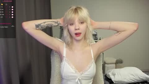 Snapshot of vivy_ chatting on July 2026 09:32:01 PM chatur babes online show from July 2026 09:32:01 PM