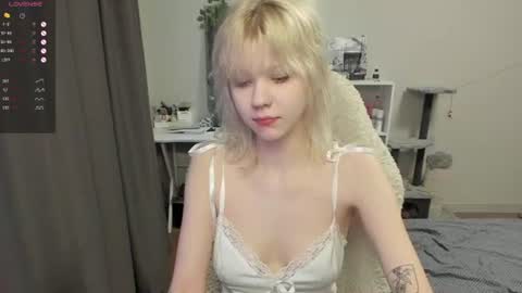 Snapshot of vivy_ chatting on July 2026 05:31:01 PM chatur babes online show from July 2026 05:31:01 PM