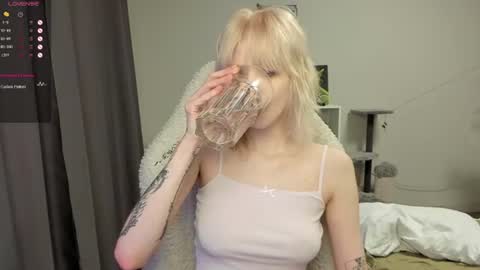 Snapshot of vivy_ chatting on July 2026 08:37:01 PM chatur babes online show from July 2026 08:37:01 PM