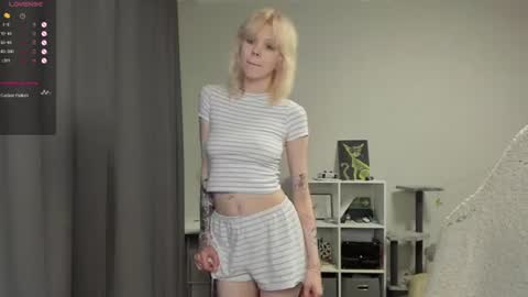 Snapshot of vivy_ chatting on July 2026 08:23:02 PM chatur babes online show from July 2026 08:23:02 PM